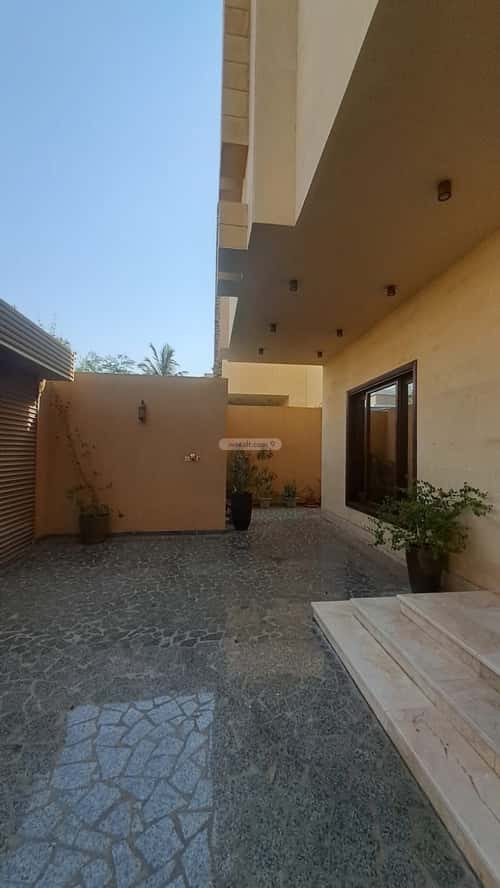5 bedroom villa in Al Khalidiyyah 2