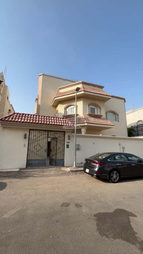 6 bedroom villa in Al Murjan 1