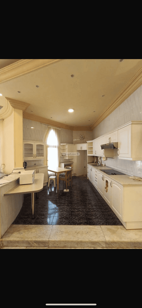 8 bedroom villa in Al Khalidiyyah 4