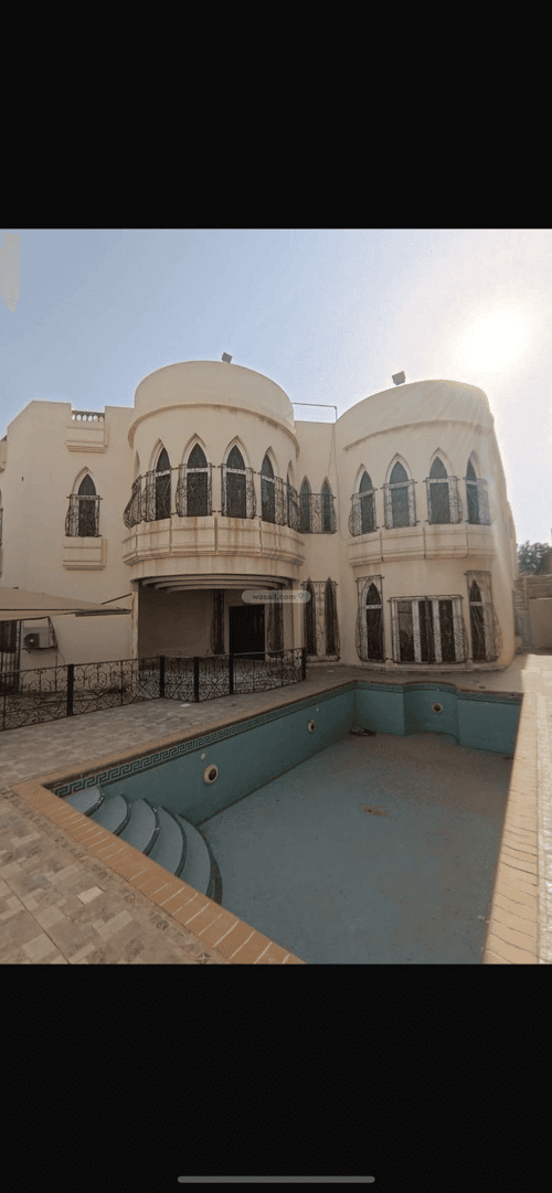8 bedroom villa in Al Khalidiyyah 9