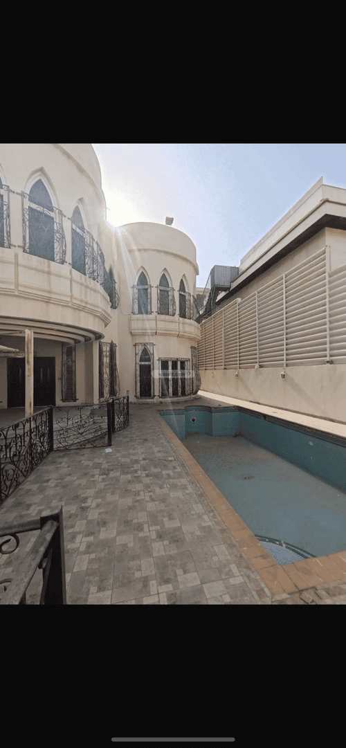 8 bedroom villa in Al Khalidiyyah 15