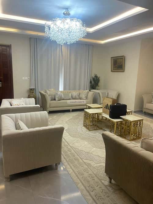 8 bedroom villa in Az Zomorod 17