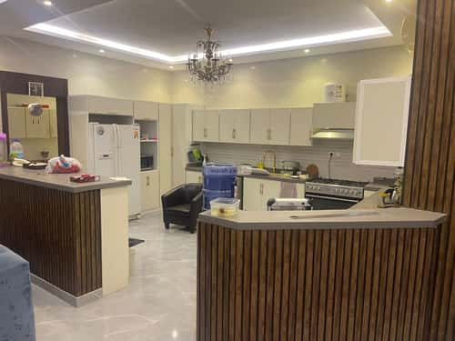 8 bedroom villa in Az Zomorod 5