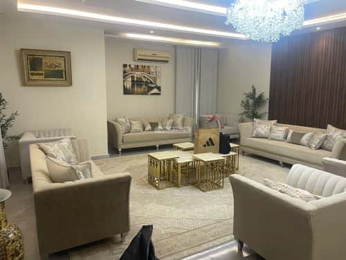 8 bedroom villa in Az Zomorod 18