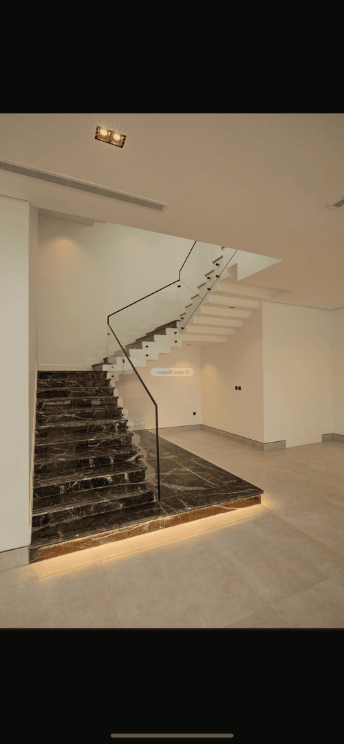 6 bedroom villa in Az Zomorod 4