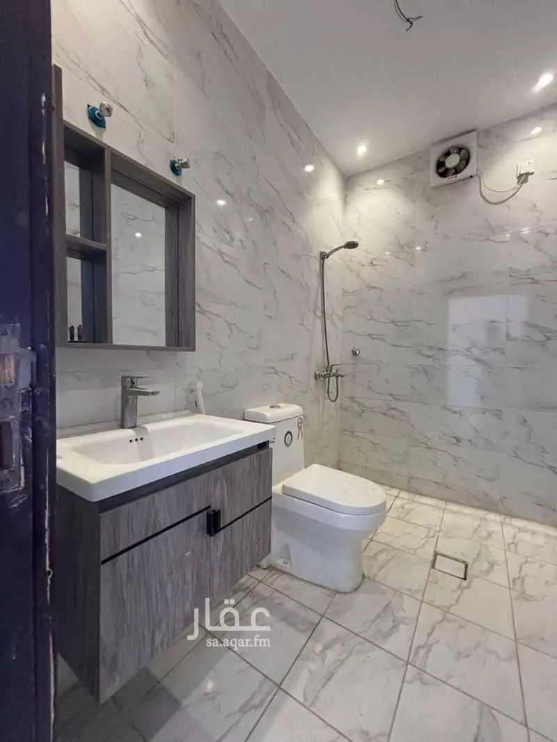 8 bedroom villa in Al Yaqout 15