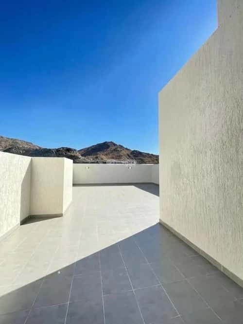 6 bedroom villa in Al Hajlah Al Jadid 1