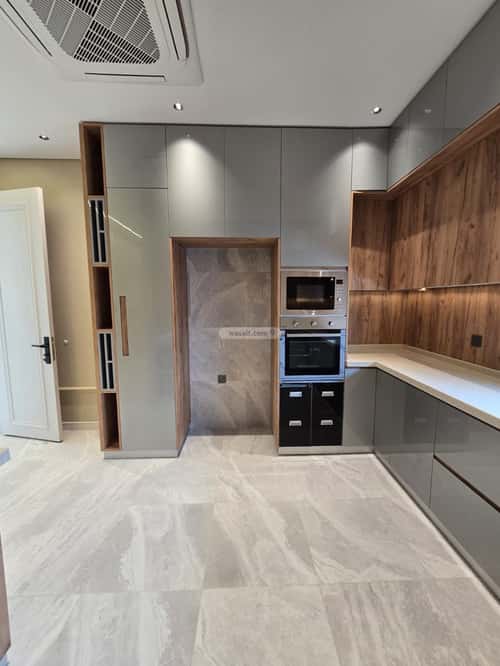 4 bedroom apartment in Batha Quraysh 9