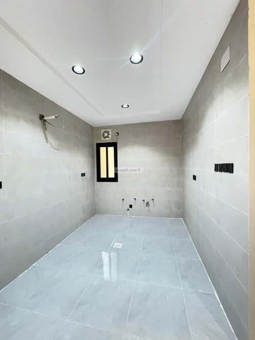 9 bedroom villa in Al Ukayshiyyah 3