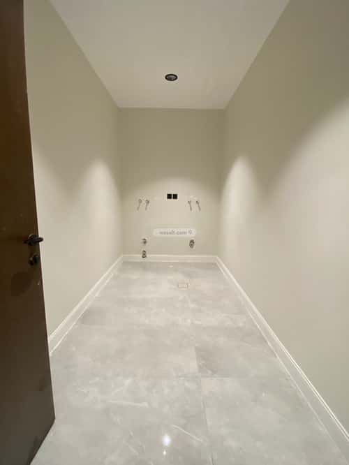 8 bedroom villa in Al Ukayshiyyah 11