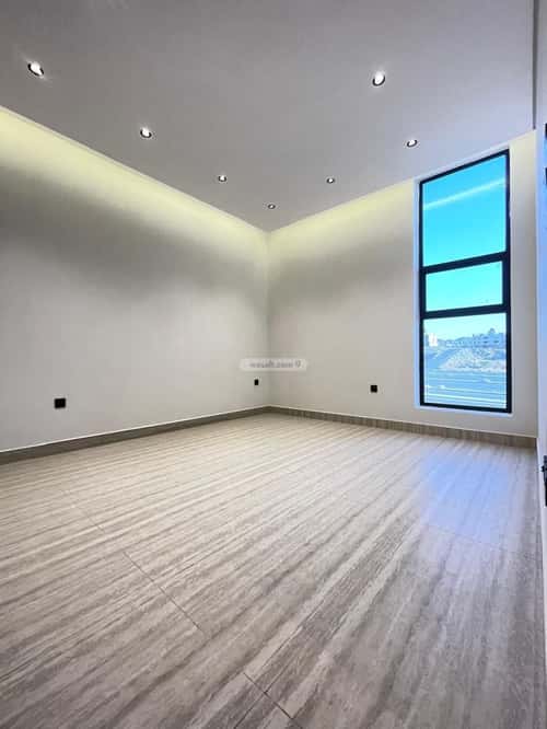 8 bedroom villa in Al Ukayshiyyah 3