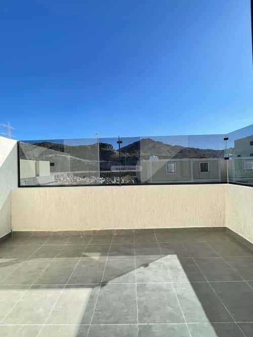 6 bedroom villa in Al Hajlah Al Jadid 7