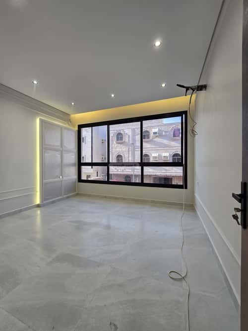 6 bedroom apartment in Al Sharayea 12