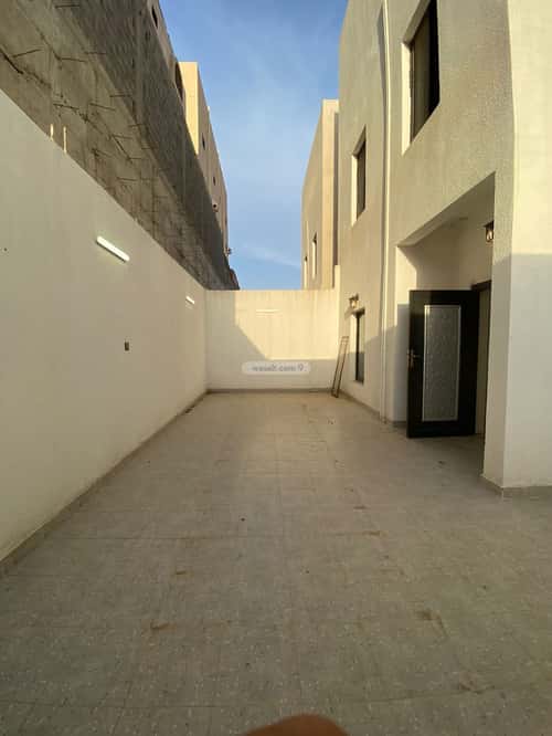 6 bedroom apartment in Al Sharayea 8