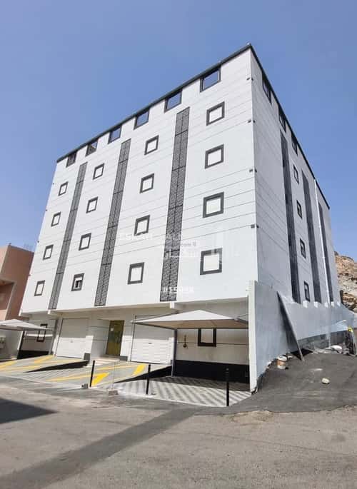 5 bedroom apartment in Al Buhayrat 4