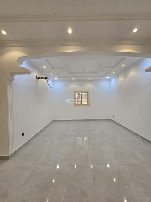 4 bedroom apartment in Al Sharayea 5