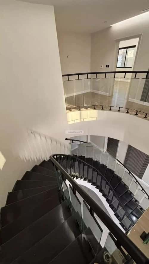 8 bedroom villa in Al Sinaiyah 3