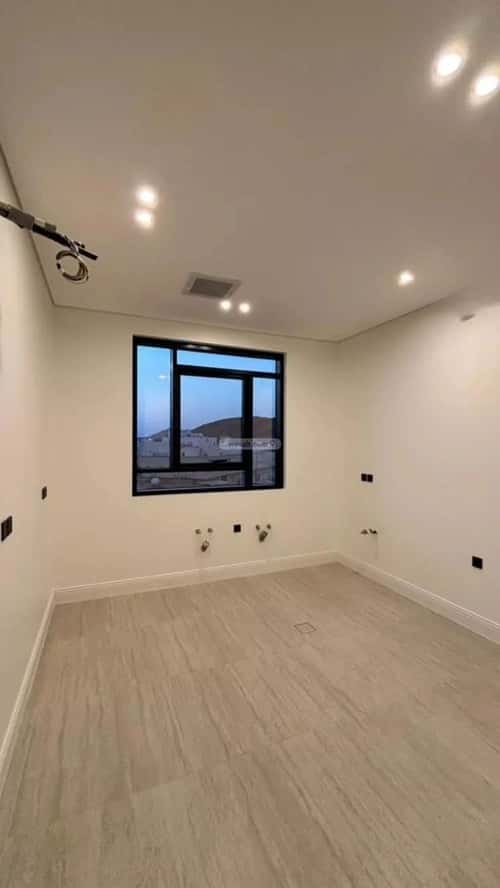 5 bedroom apartment in King Fahd 4