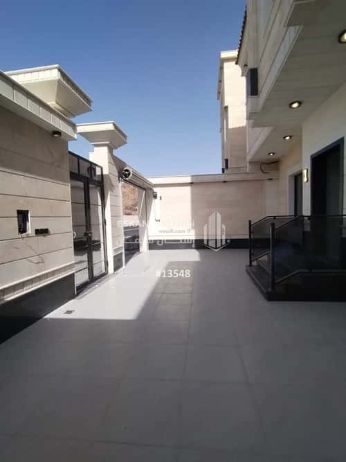9 bedroom villa in Al Difa 11