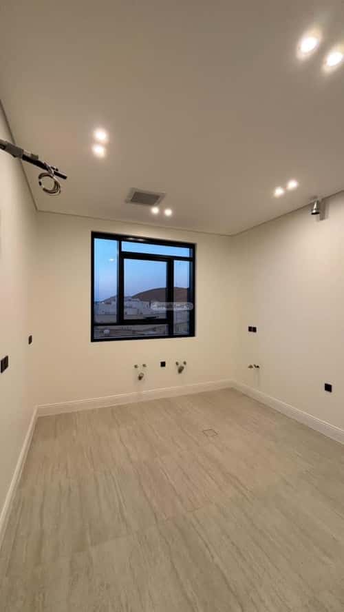 5 bedroom apartment in King Fahd 5