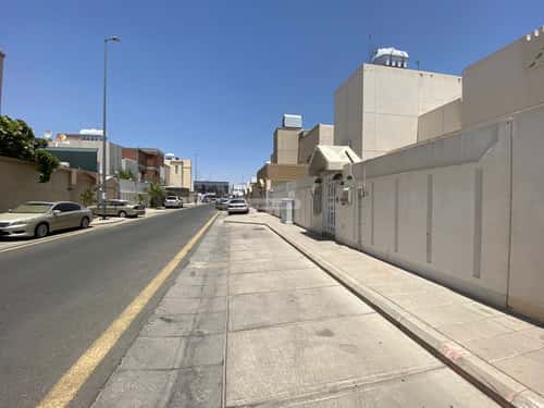 5 bedroom villa in Al Iskan 8