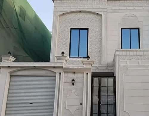 فيلا 7 غرف في ضاحية الملك فهد 4