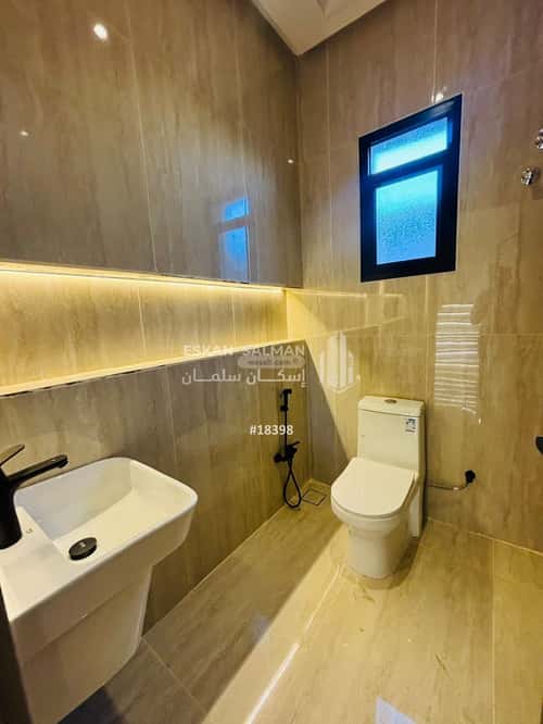 فيلا 9 غرف في ضاحية الملك فهد 1