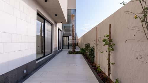 6 bedroom villa in Al Shuroq 4