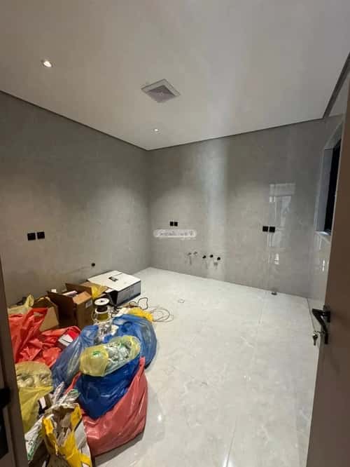 6 bedroom villa in Uhud 1