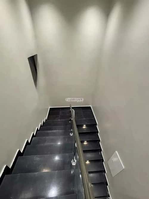 6 bedroom villa in Uhud 4