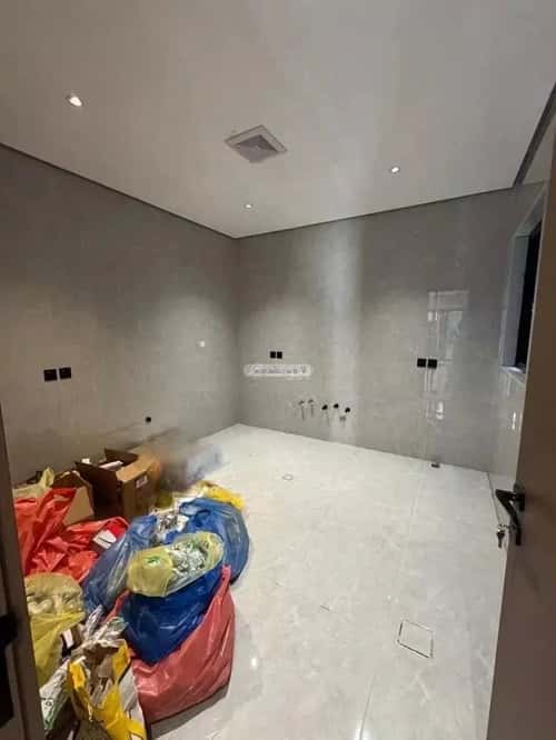 فيلا 6 غرف في أحد 1