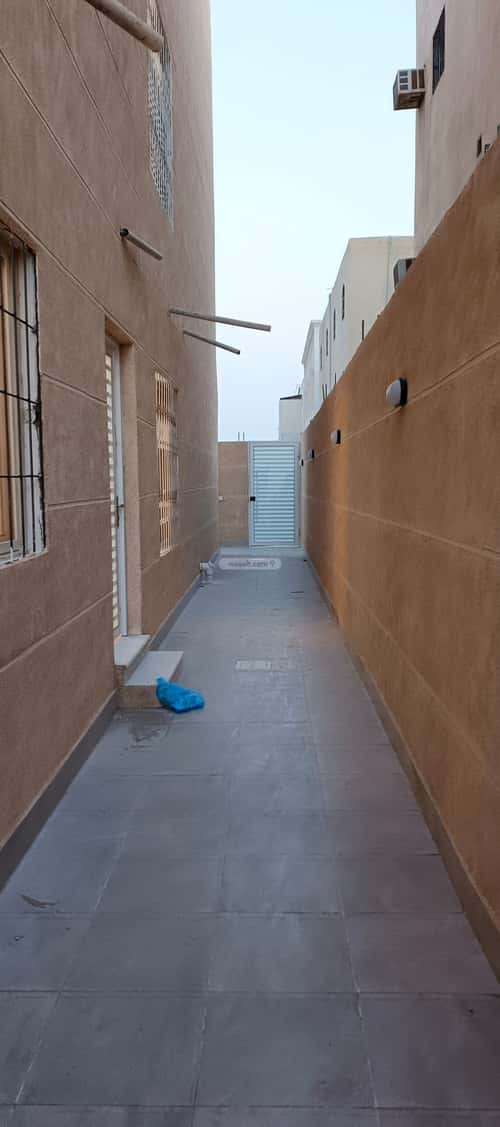 شقة 5 غرف في ضاحية الملك فهد 1