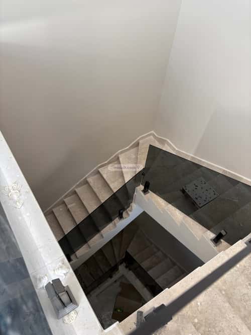 6 bedroom villa in Dahiat King Fahd 4