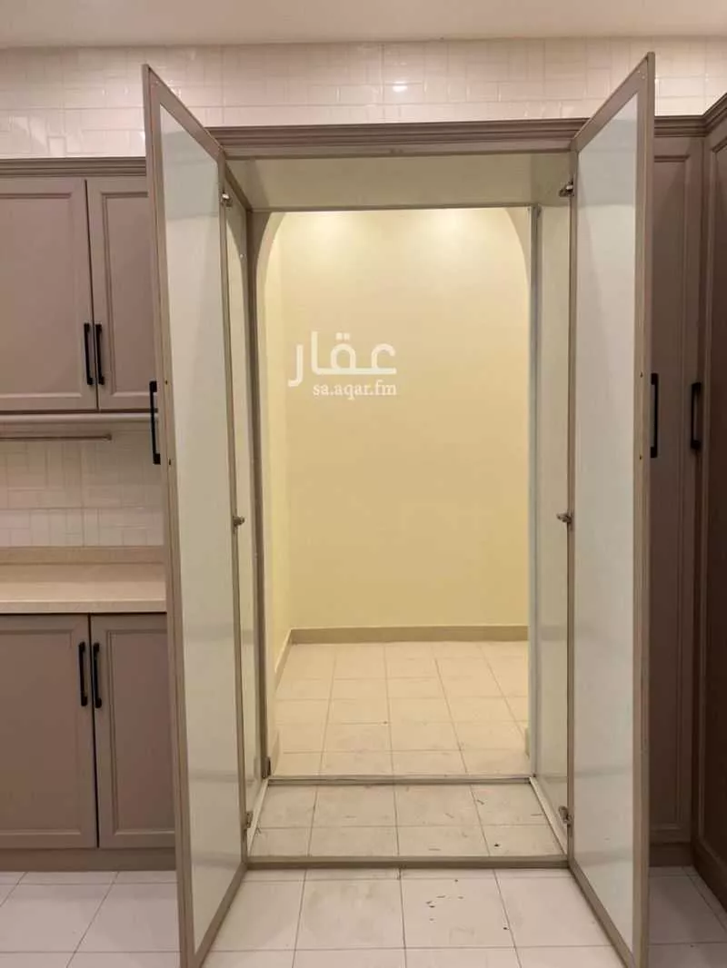 4 bedroom apartment in Bani Bayadah 7