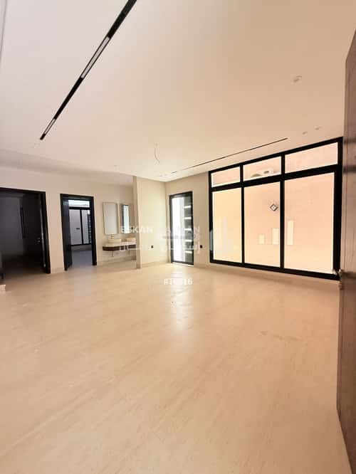 فيلا 8 غرف في ضاحية الملك فهد 3