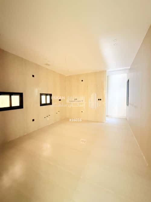 فيلا 8 غرف في ضاحية الملك فهد 4