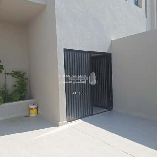 شقة 5 غرف في ضاحية الملك فهد 1