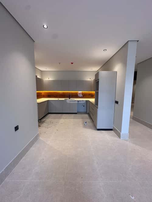 شقة 5 غرف في ضاحية الملك فهد 4