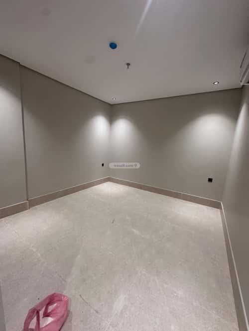 شقة 5 غرف في ضاحية الملك فهد 5