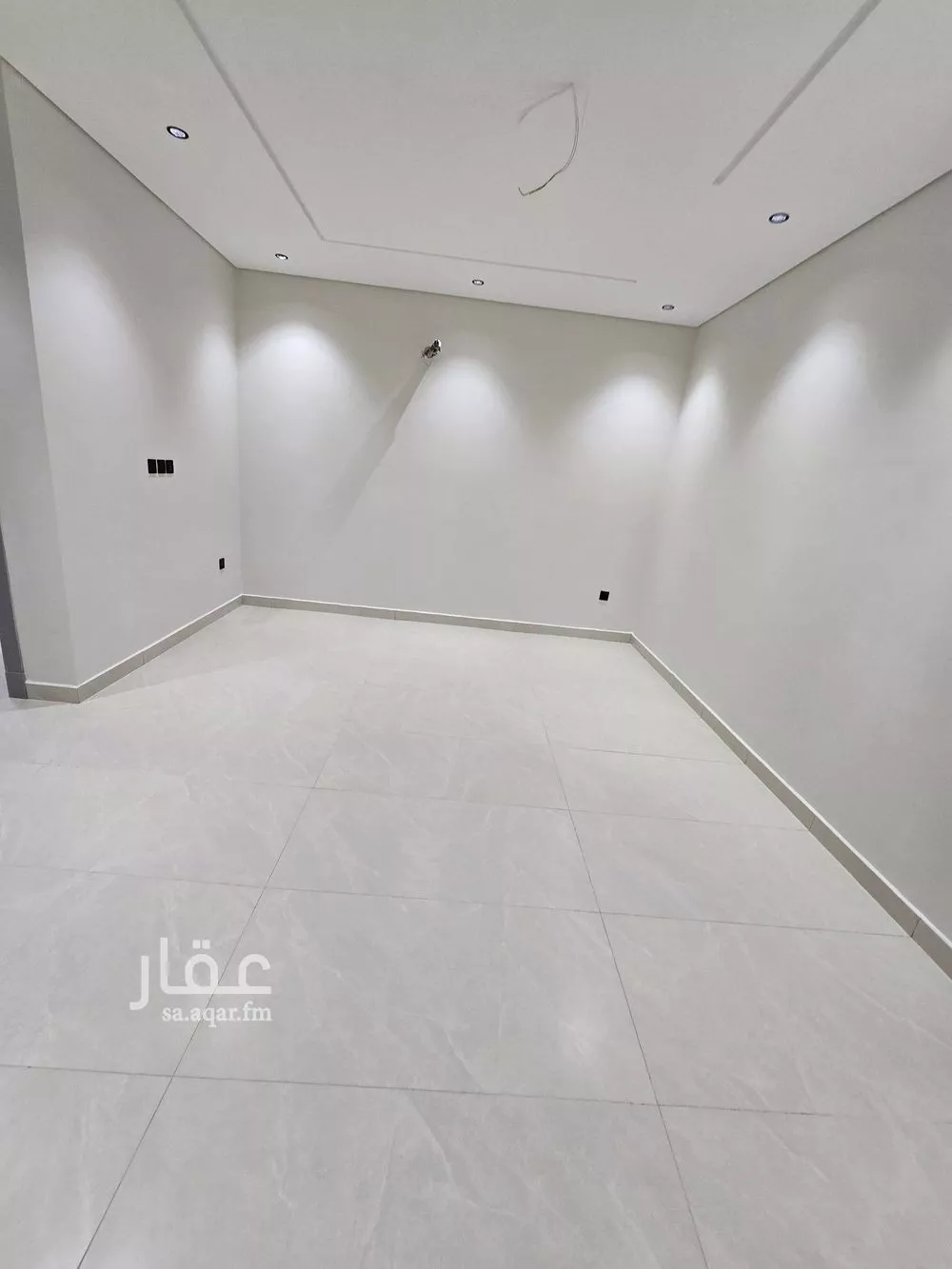 شقة 5 غرف في النزهة 4