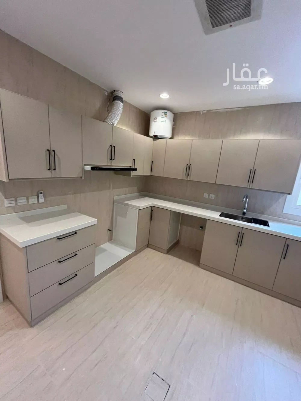 3 bedroom floor in Al Aridh 13