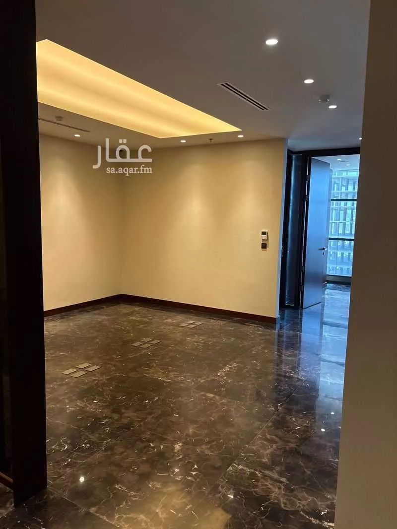 مكتب 197 م² في الشاطئ 7