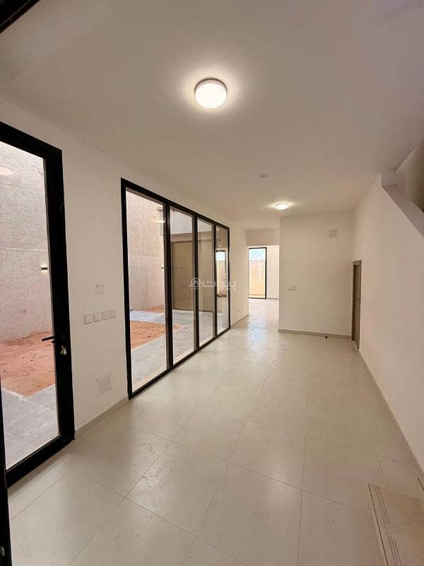 4 bedroom villa in King Khalid International Airport, Riyadh 10