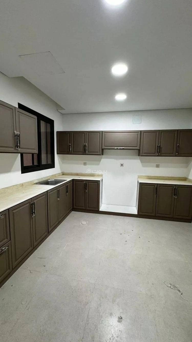 4 bedroom villa in Khuzam, Riyadh 9