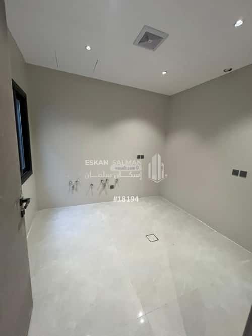 5 bedroom apartment in Al Maizilah 4