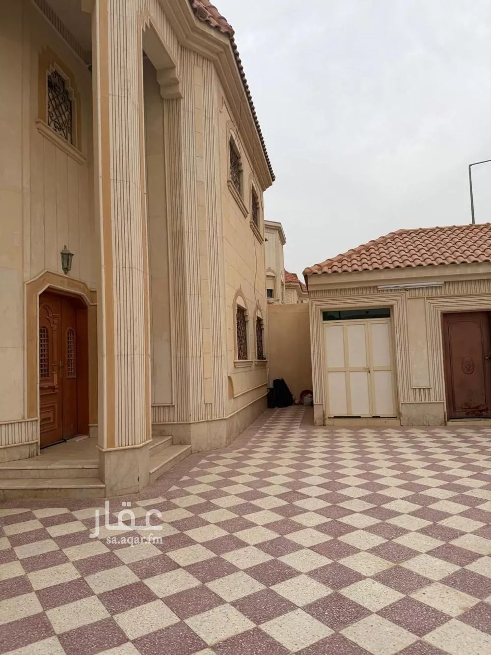 6 bedroom villa in Ishbiliyah 7