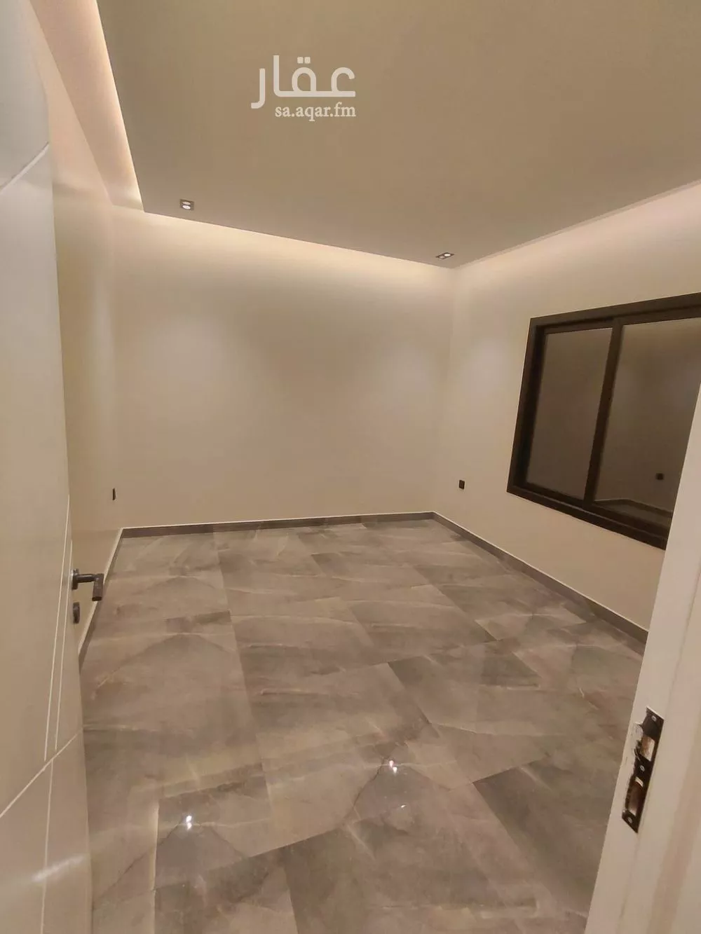 شقة 1 غرف في الملقا 3