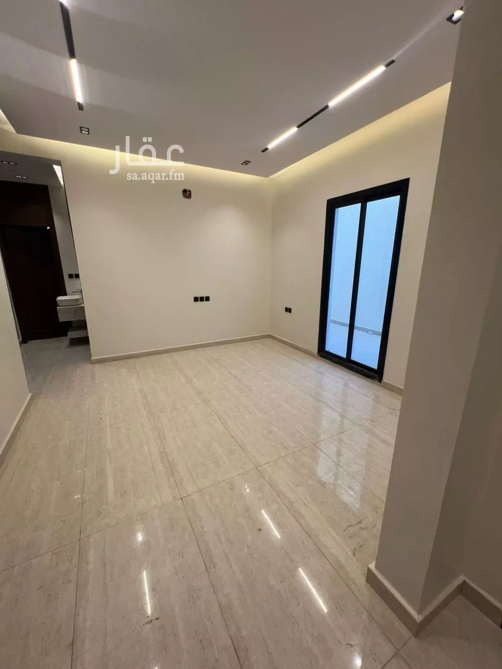 5 bedroom villa in Irqah 11