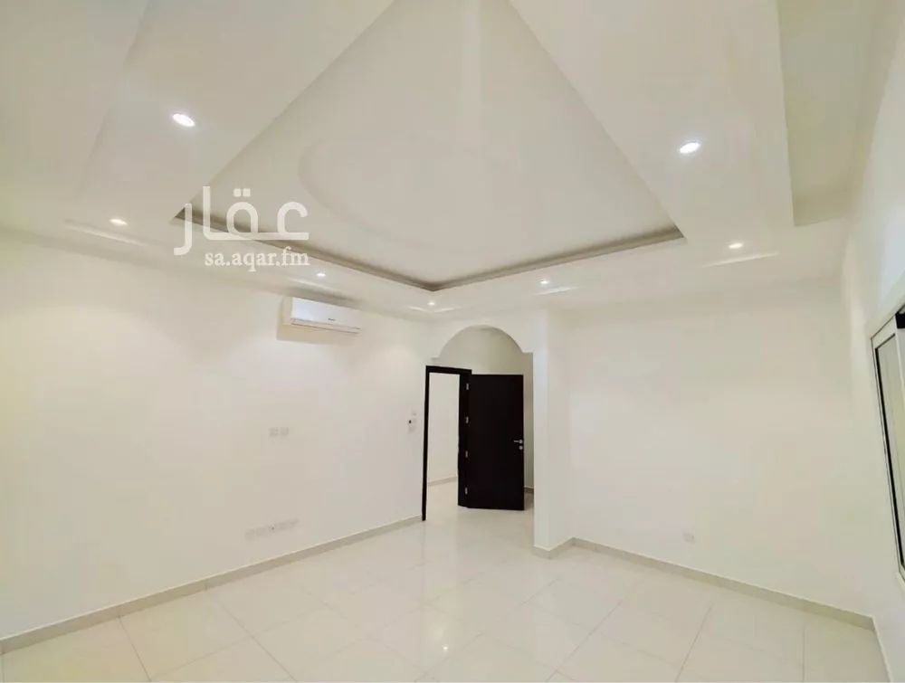5 bedroom villa in Irqah 18