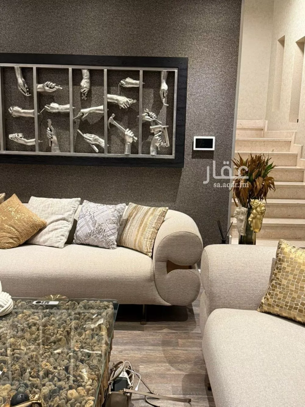 5 bedroom villa in Irqah 6